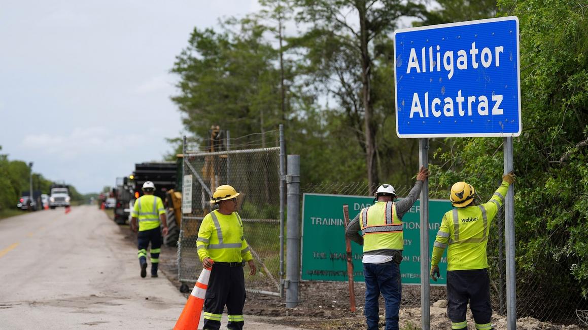 Thẩm phán cân nhắc việc dừng hoạt động tại ‘Alligator Alcatraz’