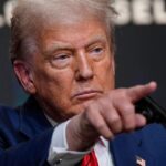 Trump dọa kiểm soát Washington D.C. sau vụ tấn công nhân viên chính phủ