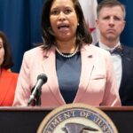 Washington chờ động thái từ Tòa Bạch Ốc giữa đe dọa tiếp quản liên bang