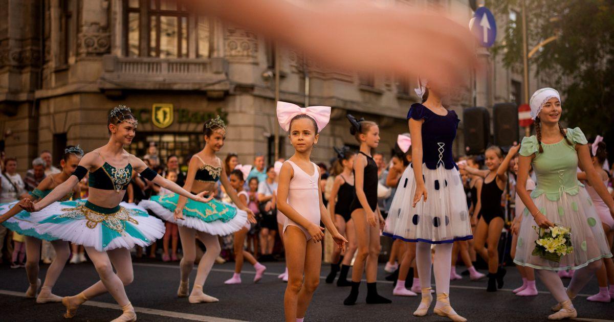 urnpublicidap.orgd759353198d93f35f59d56743e7caa21APTOPIX Romania Dance Night 11312