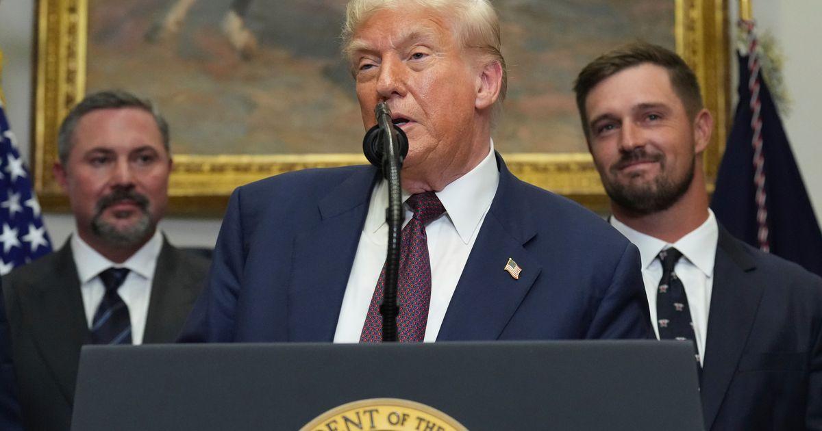 Tổng thống Trump đòi sa thải người đứng đầu cơ quan dữ liệu việc làm