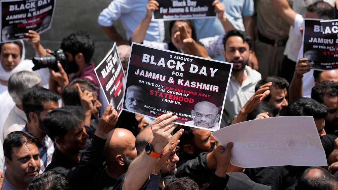 Pakistan biểu tình phản đối Ấn Độ nhân 6 năm Kashmir thay đổi vị thế