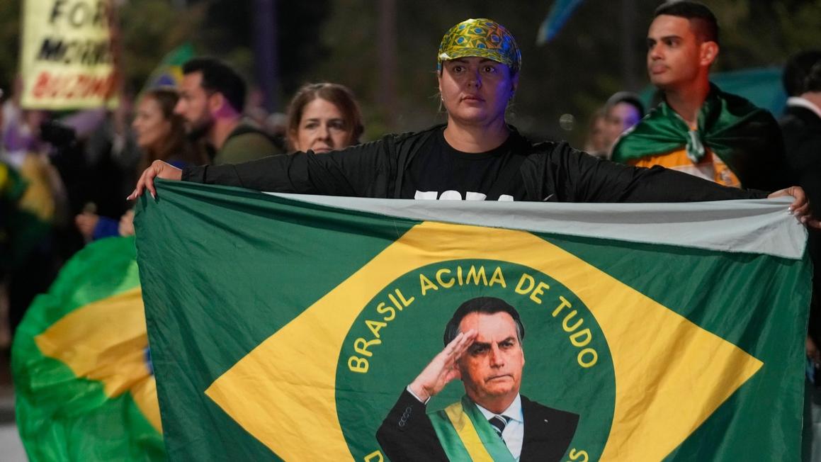 Chia rẽ trong lòng dân Brazil về lệnh quản thúc cựu Tổng Thống Bolsonaro