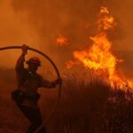Cháy rừng bùng phát nhanh, hàng ngàn người phải sơ tán phía bắc Los Angeles